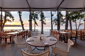 2 restaurants servant le déjeuner