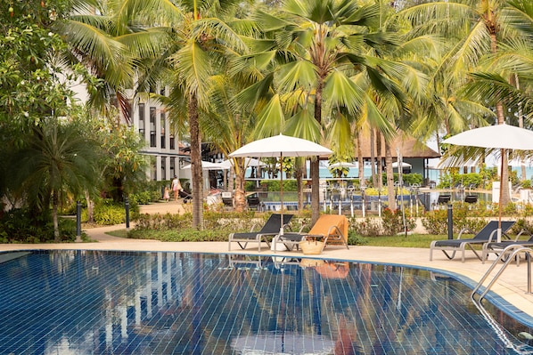 4 outdoor pools, pool umbrellas
