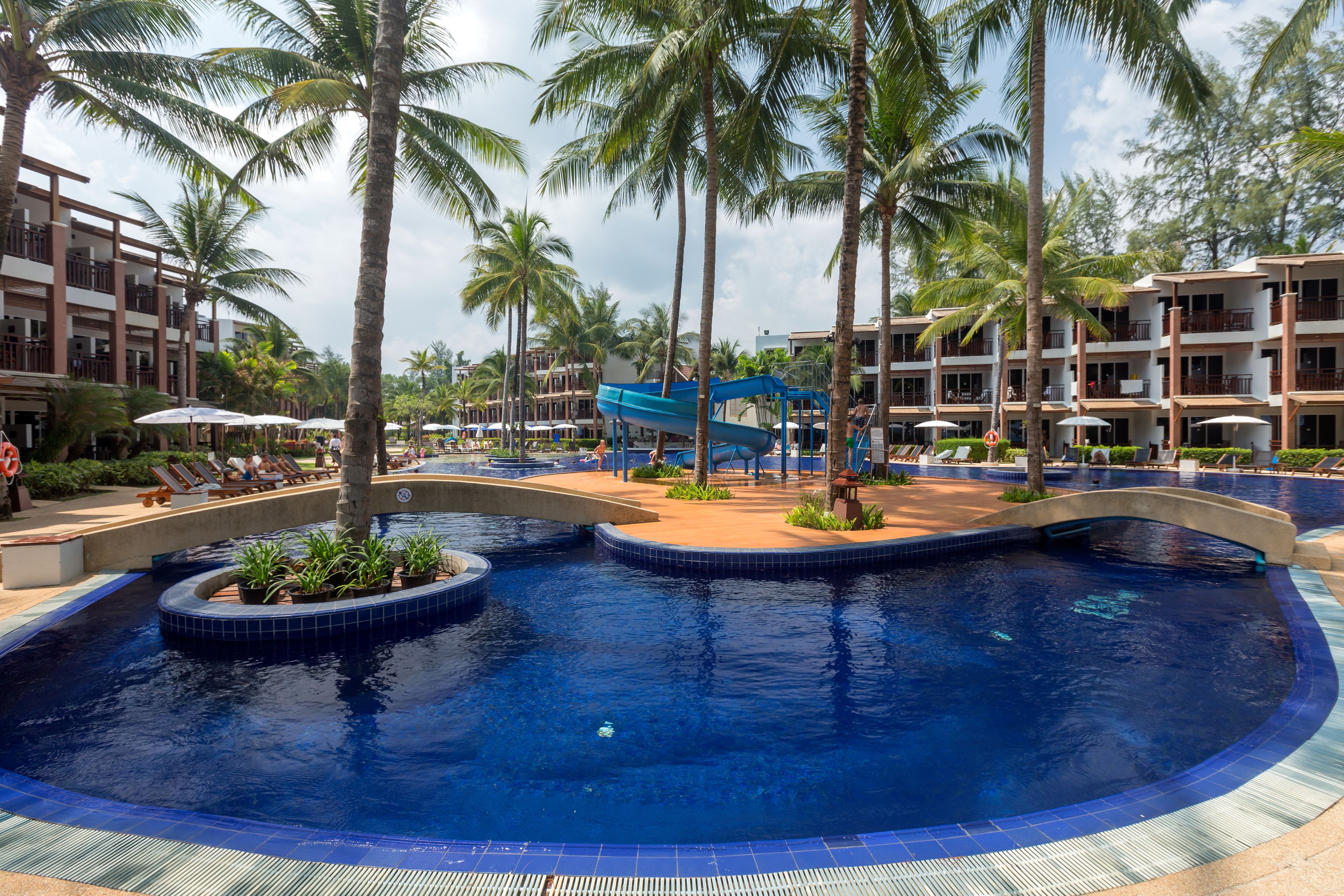 4 outdoor pools, pool umbrellas