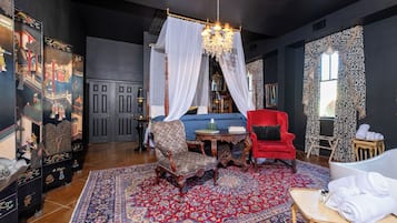 The Pagoda Suite, Fireplace and Jetted Tub