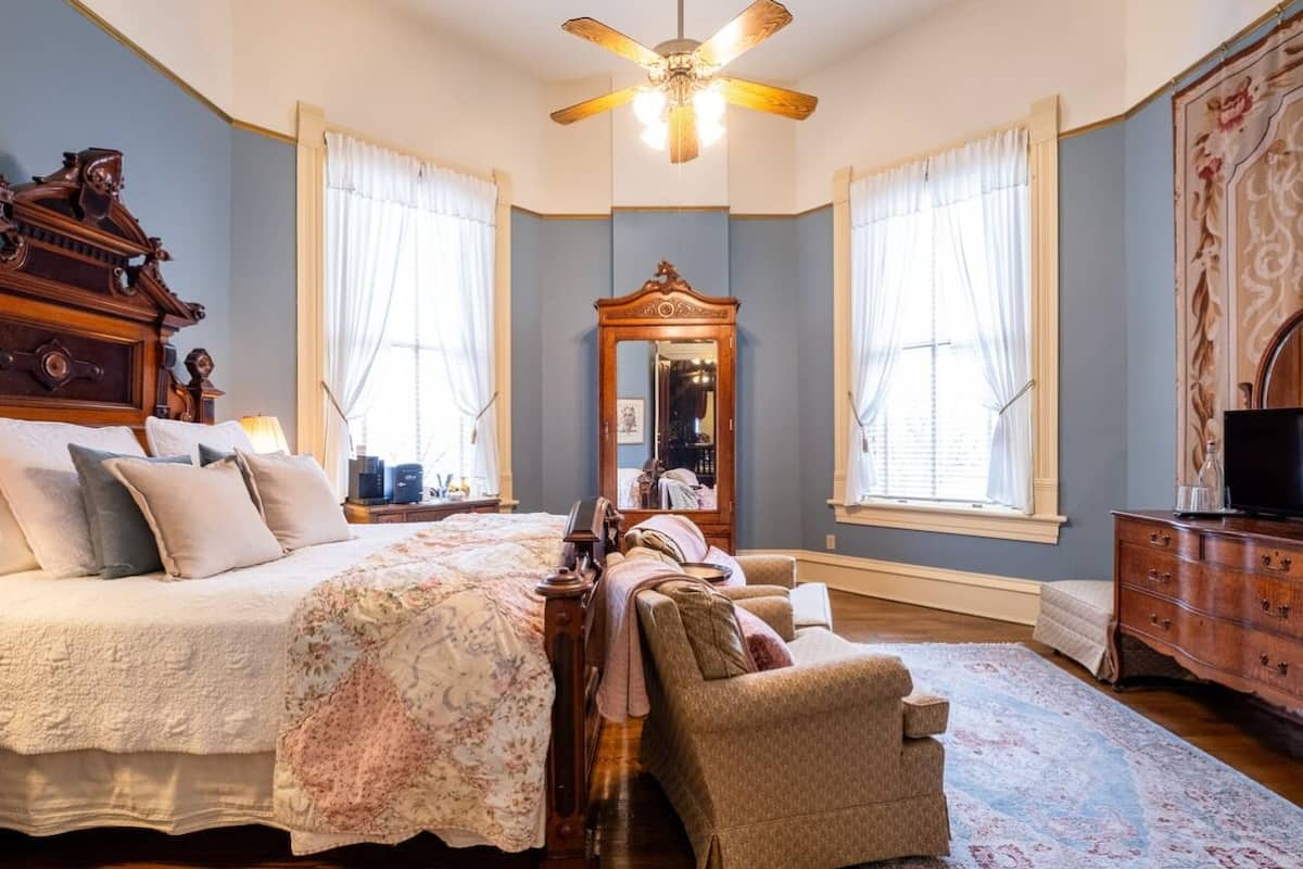 Miss Eliza Room