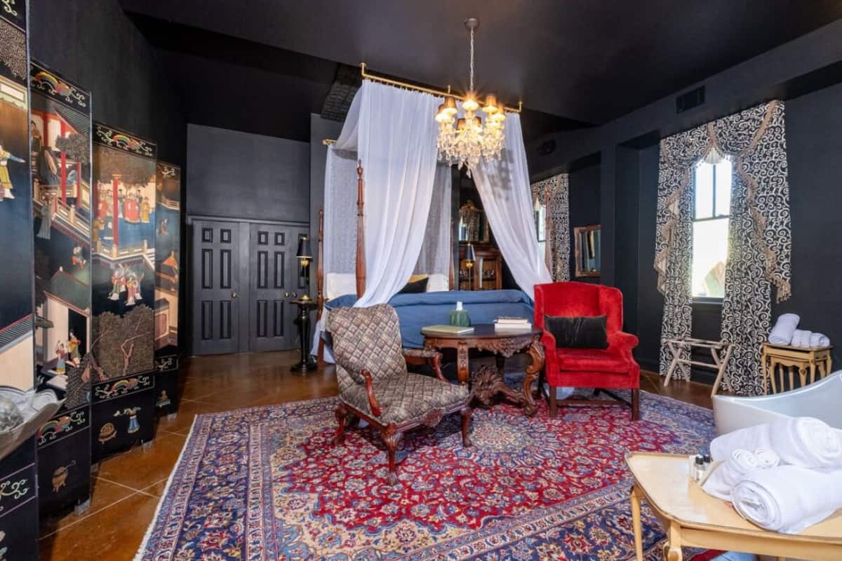 The Pagoda Suite, Fireplace and Jetted Tub