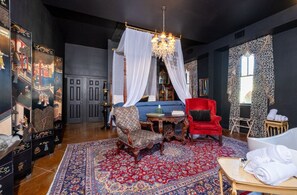 The Pagoda Suite, Fireplace and Jetted Tub | Premium bedding, desk, soundproofing, iron/ironing board - The Empress of Little Rock (Little Rock)