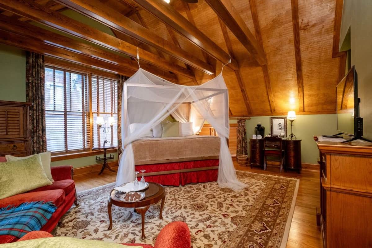 The Hemmingway Suite, Fireplace and Double person Jacuzzi