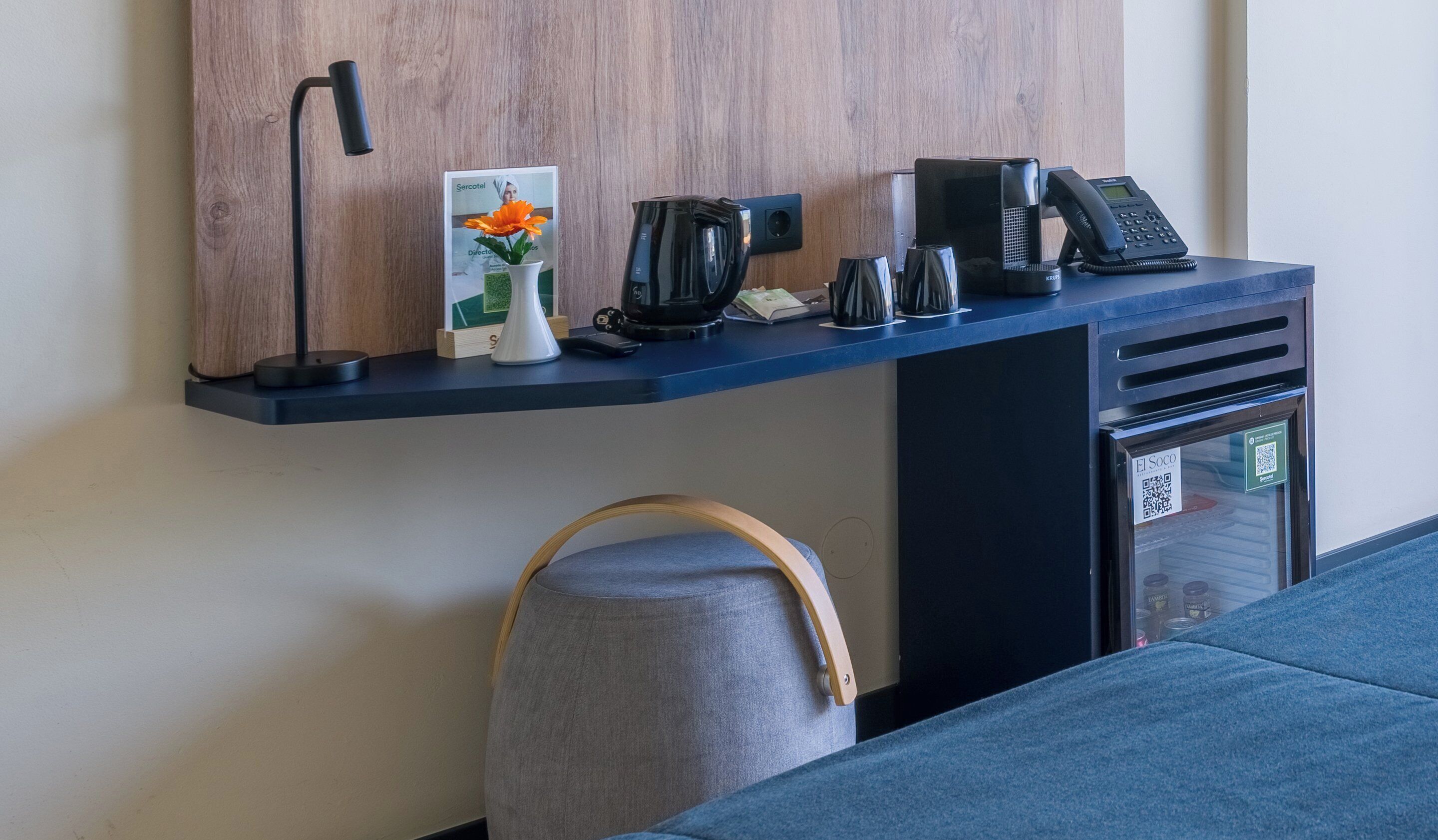 Minibar, desk, laptop workspace, free WiFi