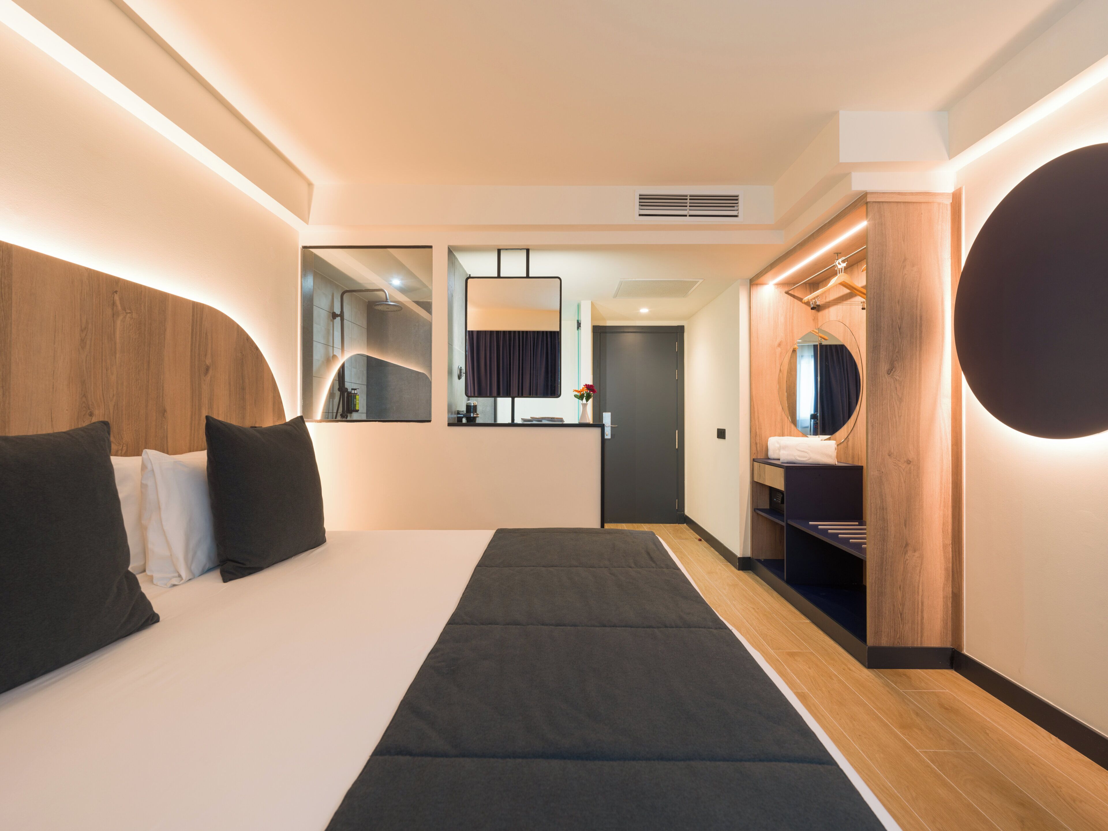 Minibar, skrivbord, arbetsyta för laptop och gratis wi-fi