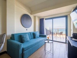 Minibar, desk, laptop workspace, free WiFi