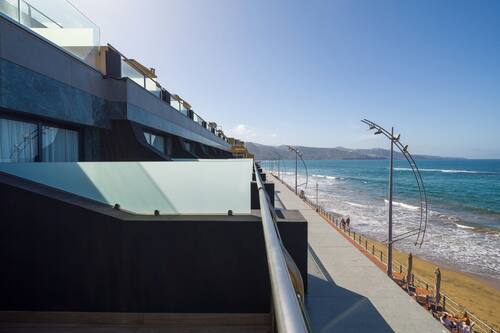 Quarto superior, vista para o mar | Frigobar, escrivaninha, espaço de trabalho para notebook