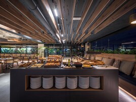 Morgunverðarhlaðborð daglega (16 EUR á mann)