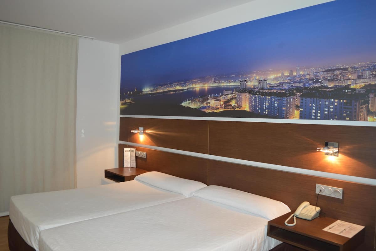 Ropa de cama de alta calidad y minibar 