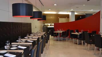 Dagelijks ontbijtbuffet (EUR 10.00 per persoon)