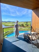 Ropa de cama de alta calidad y minibar 