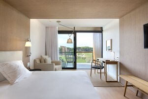 Ropa de cama de alta calidad y minibar 