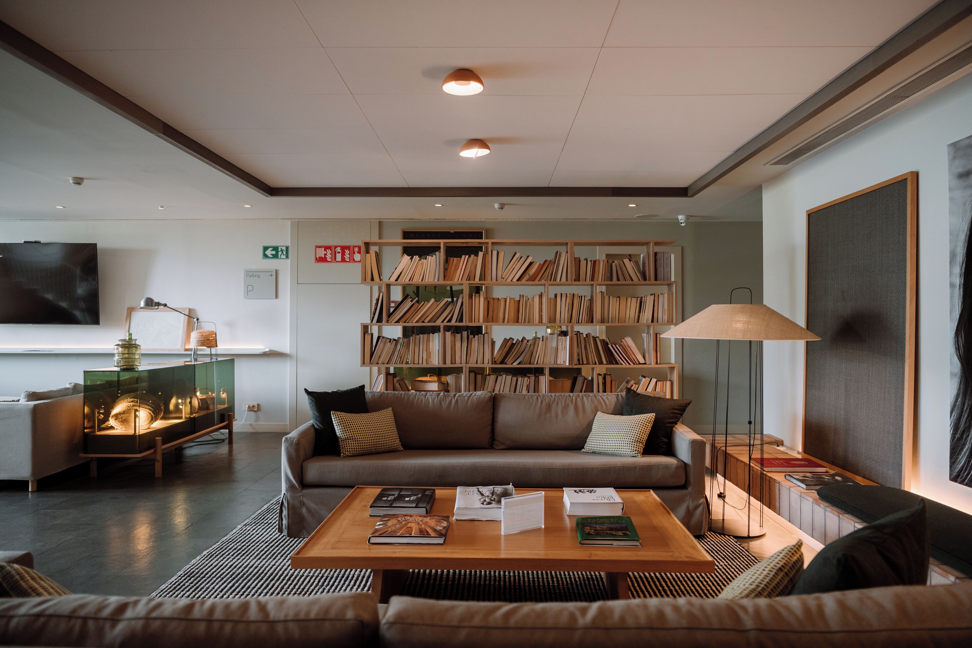 37-inch lcd tv with satellite channels, tv, mp3 dock