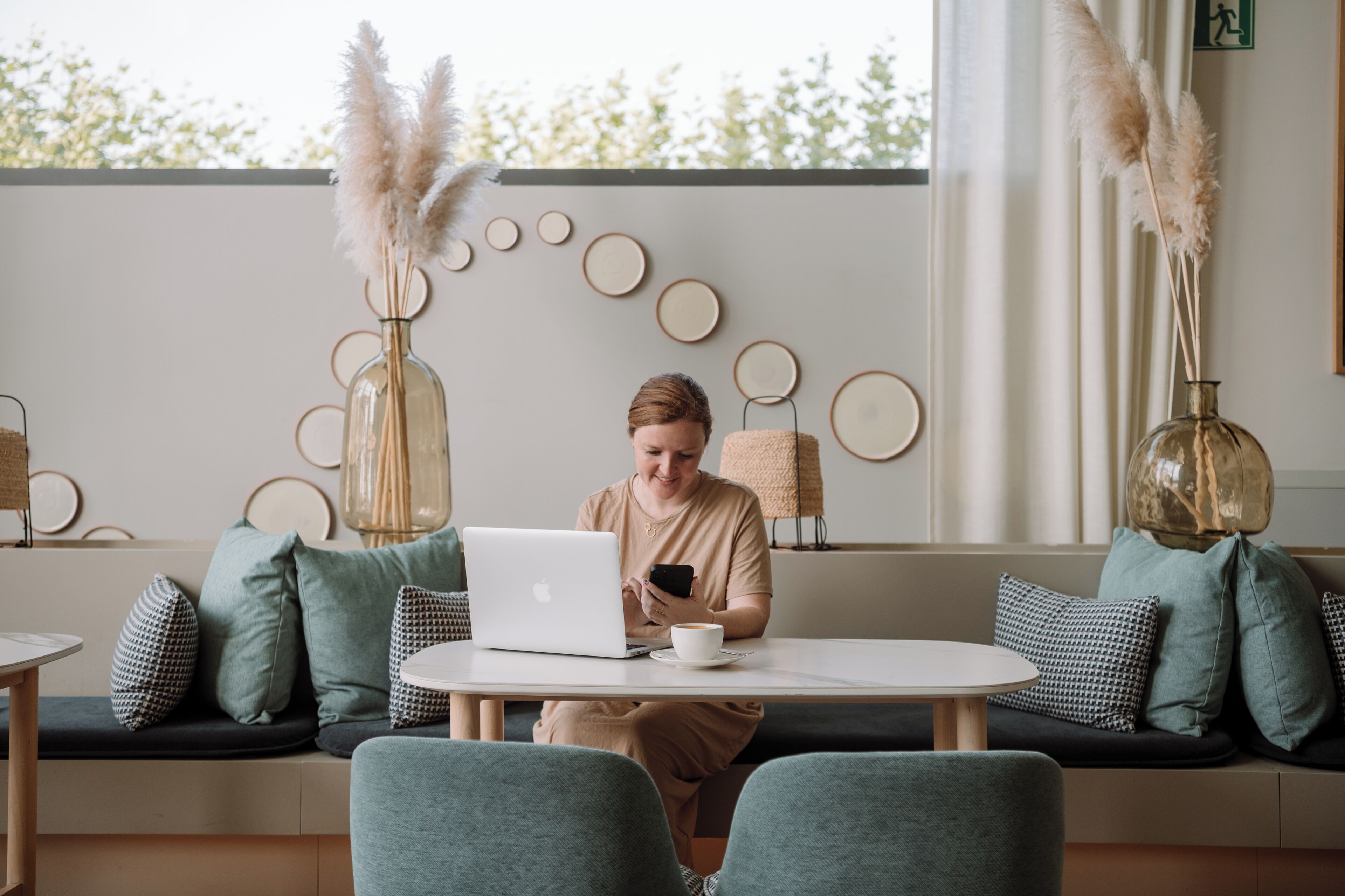 37-inch lcd tv with satellite channels, tv, mp3 dock