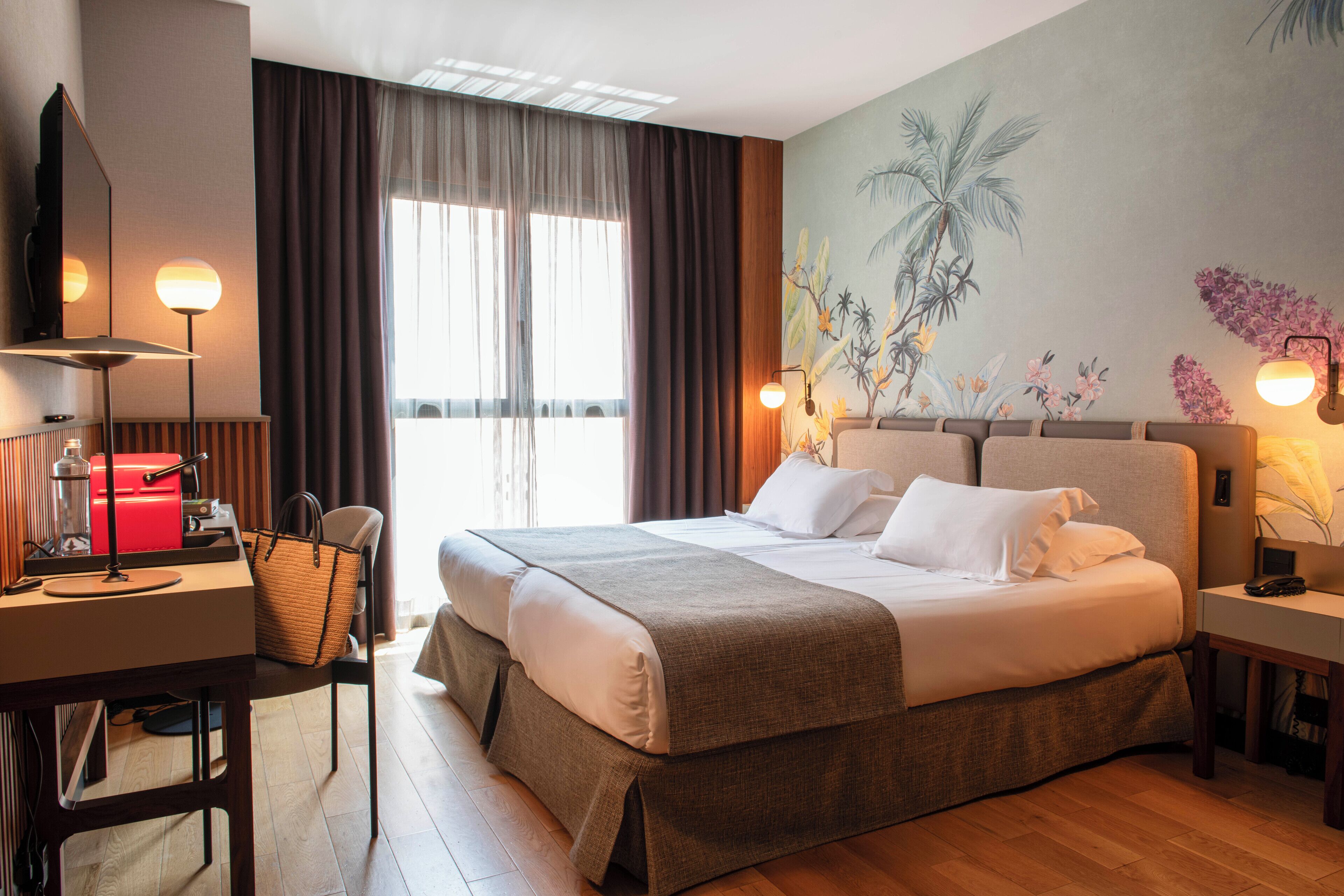 Quarto duplo premium, 2 camas de solteiro | Roupas de cama antialérgicas, cofres nos quartos, escrivaninha