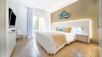 Habitación Deluxe | 1 dormitorio, edredones de plumas, minibar y escritorio
