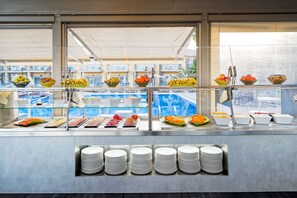 Free daily buffet breakfast - Bull Vital Suites & Spa Boutique Hotel - Only Adults (San Bartolomé de Tirajana)