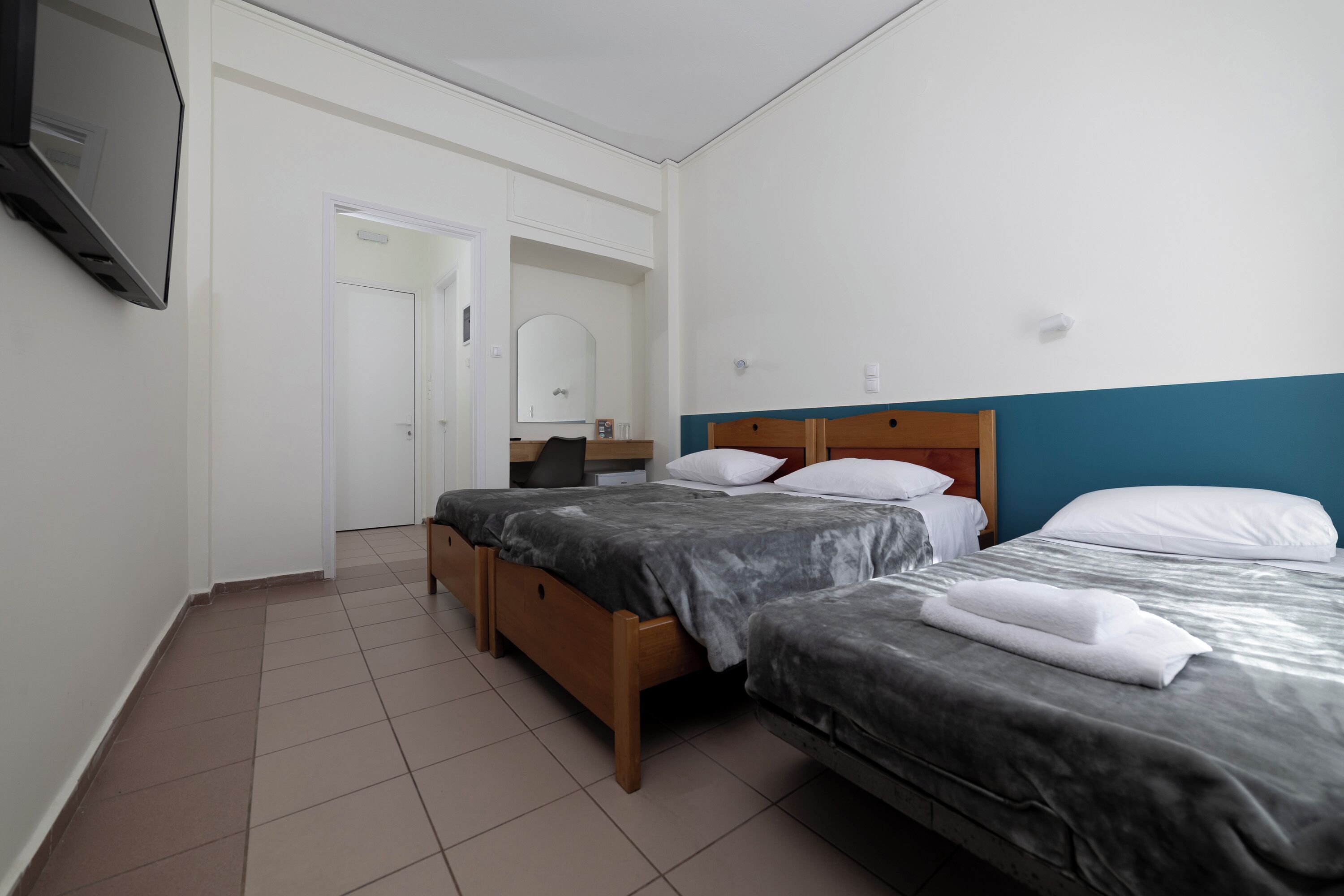 Basic Triple Room, Partial Sea View