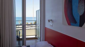 Allergivenligt sengetøj, skrivebord, mørklægningsgardiner