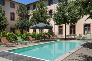 Outdoor pool, pool loungers