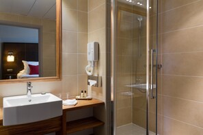 Rainfall showerhead, free toiletries, hair dryer, bathrobes