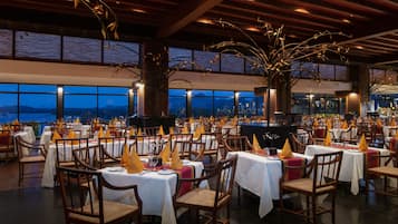 4 restaurants, breakfast served