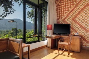 Royal Suite | Premium bedding, minibar, in-room safe, desk