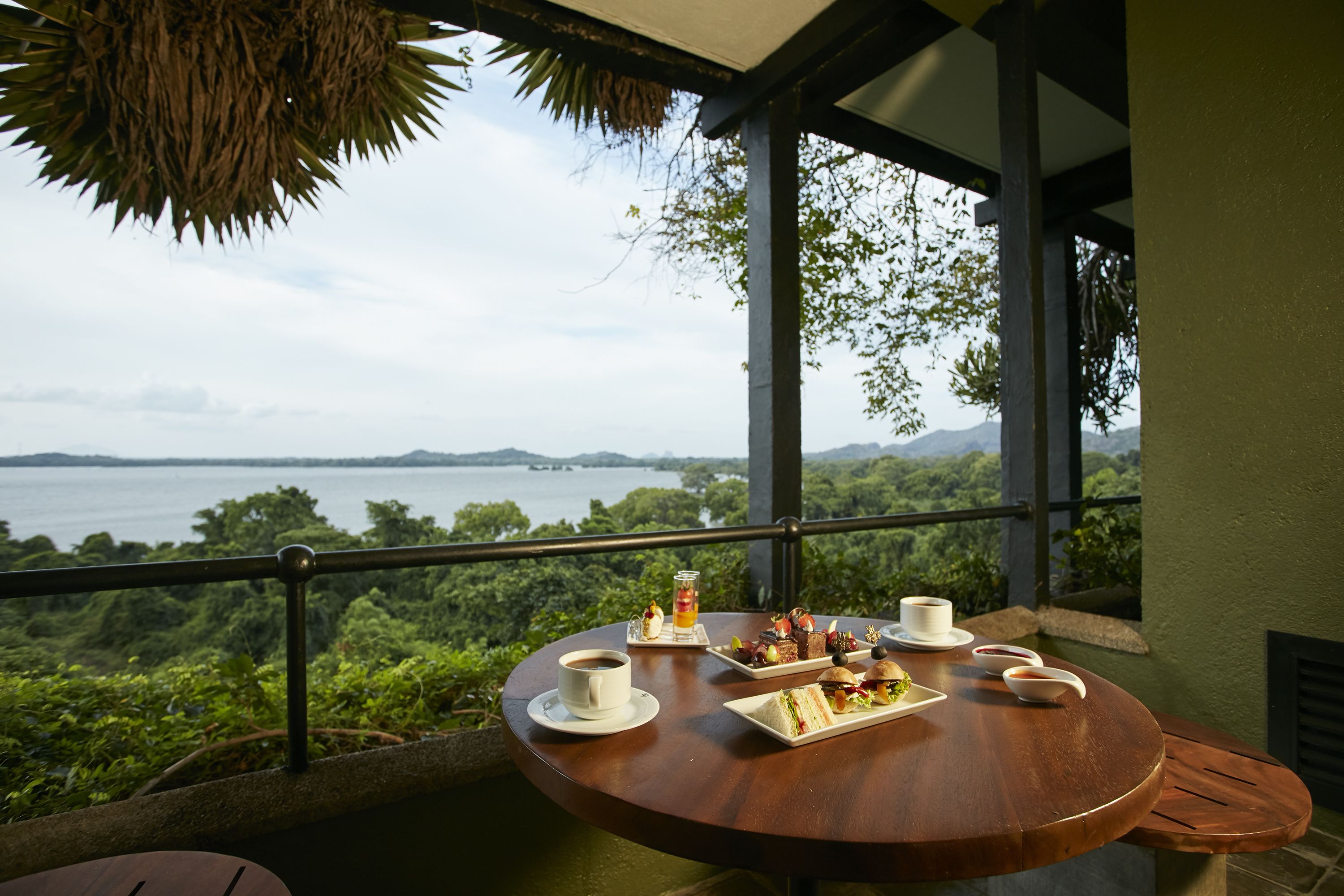 Deluxe Twin Room | Balcony