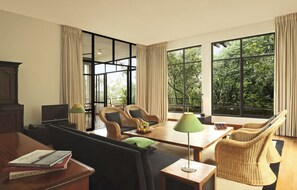 Luxury Suite | Living area