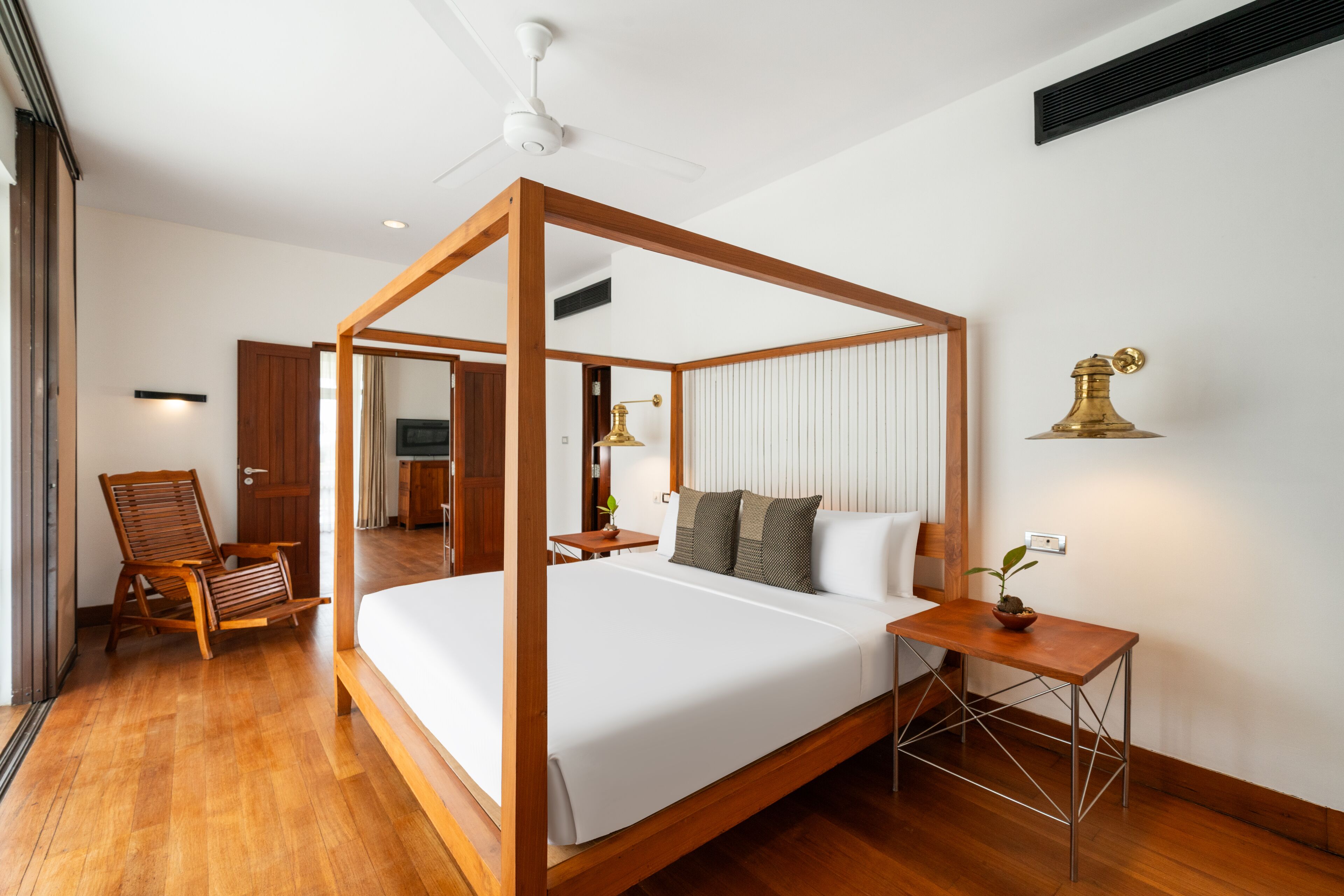 minibar, in-room safe, desk, laptop workspace