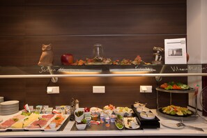 Bữa sáng buffet hàng ngày với phụ phí nhỏ 