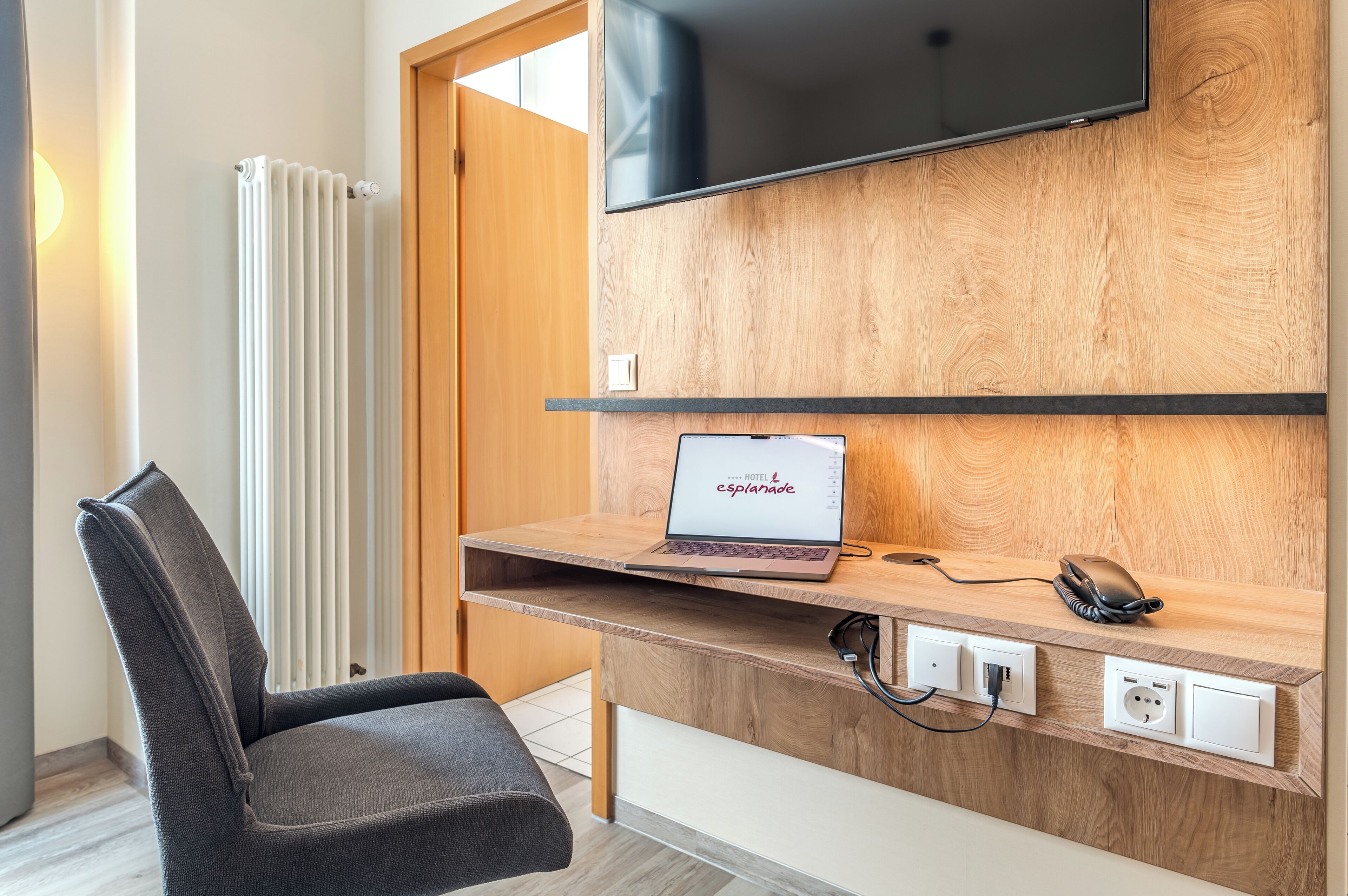 standard single apartment | 1 bedroom, hypo-allergenic bedding, pillow-top beds, in-room safe