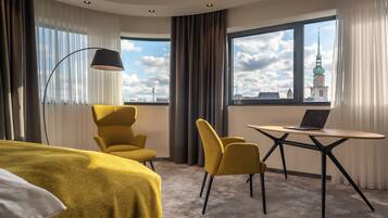 Junior-Suite (Panorama) | Allergikerbettwaren, Pillowtop-Betten, Zimmersafe, Schreibtisch