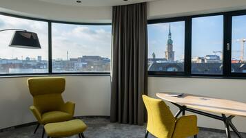 Junior Suite (Panorama) | Hypo-allergenic bedding, pillowtop beds, in-room safe, desk