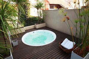 Bain à remous extérieur