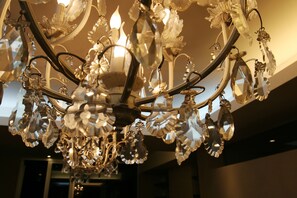 Coin salon dans le hall