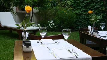 Morgenmadsbuffet hver dag (20 USD pr. person)