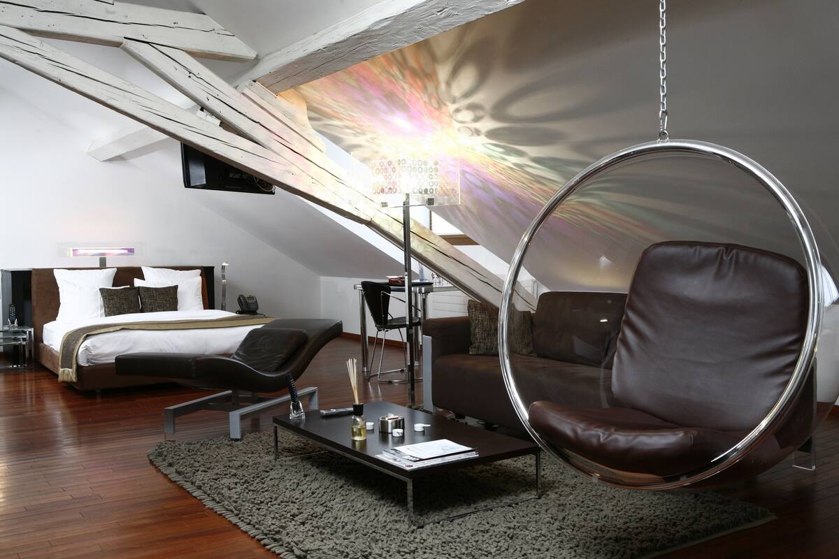 Loft Suite | Hypo-allergenic bedding, minibar, in-room safe, desk