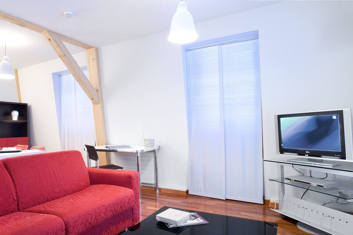 Executive Suite, 1 Bedroom | Hypo-allergenic bedding, minibar, in-room safe, desk