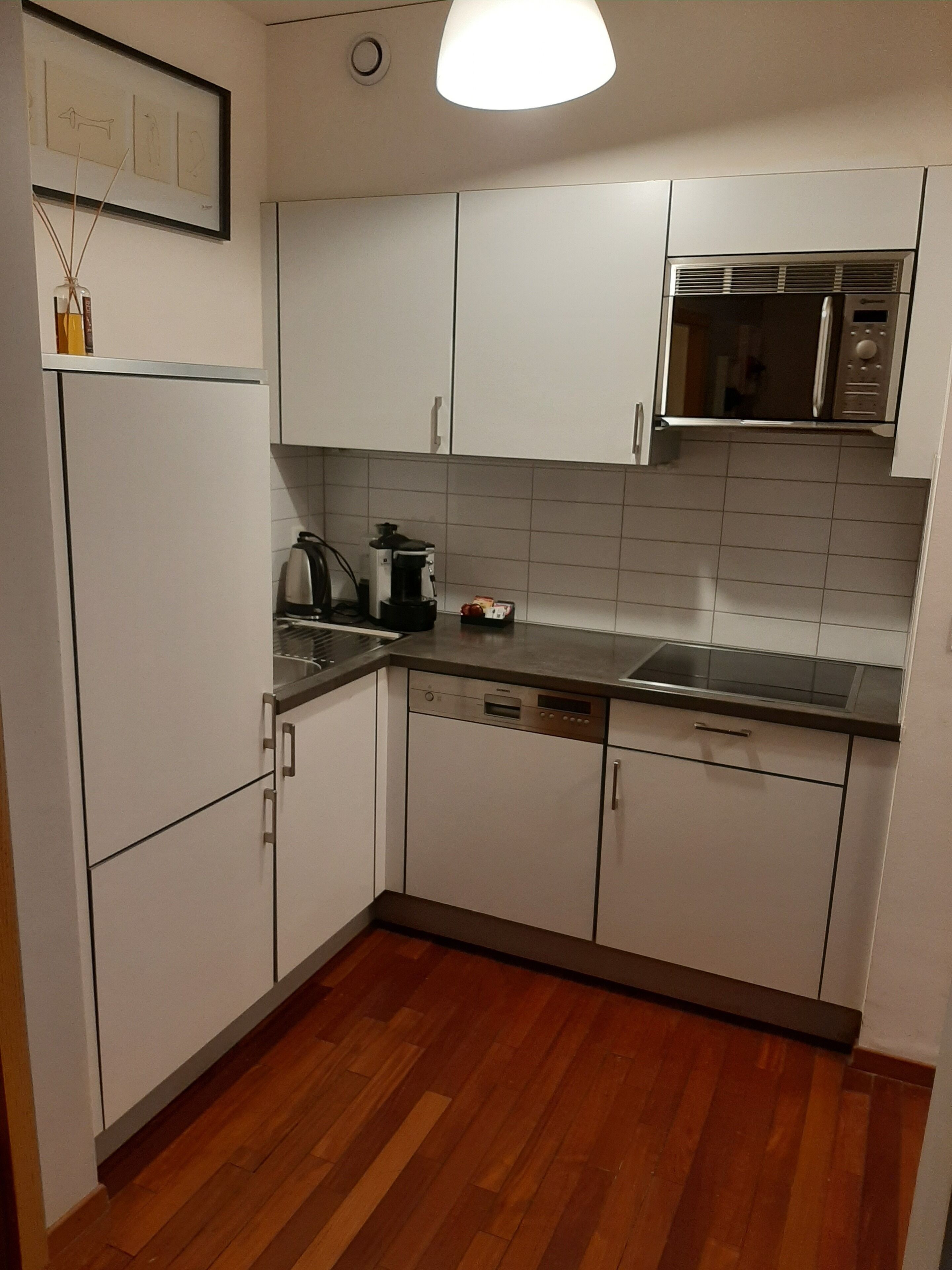 Executive Suite, 1 Bedroom | Private kitchenette | Coffee/tea maker