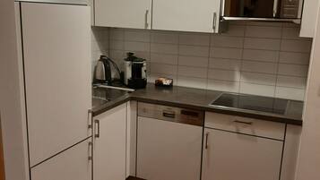 Executive Suite, 1 Bedroom | Private kitchenette | Coffee/tea maker