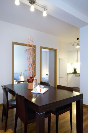 Executive Suite, 2 Bedrooms | Hypo-allergenic bedding, minibar, in-room safe, desk