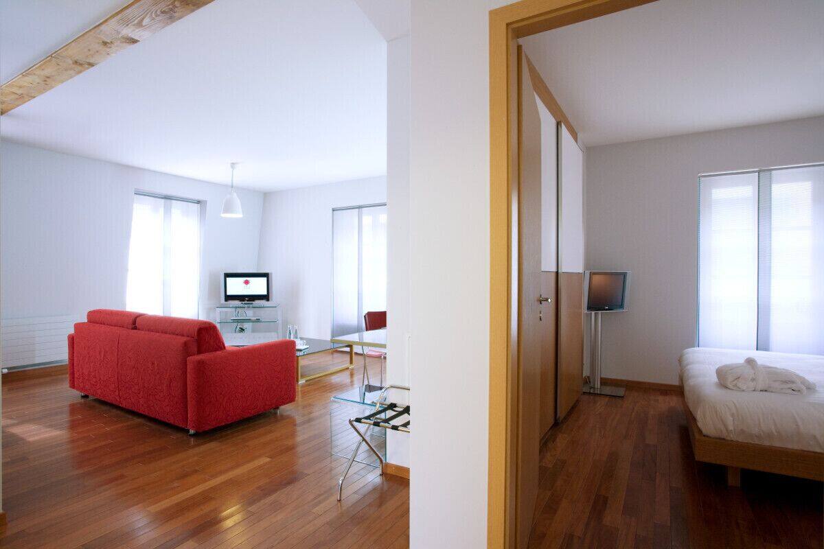 Executive Suite, 1 Bedroom | Hypo-allergenic bedding available, minibar, in-room safe, desk