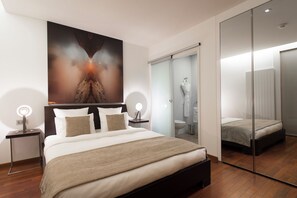 Hypo-allergenic bedding available, minibar, in-room safe, desk - La Cour des Augustins (Geneva)