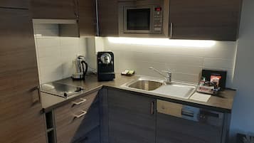 Loft Suite | Private kitchenette | Coffee/tea maker, electric kettle