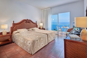 Premium bedding, minibar, in-room safe, blackout curtains - Hotel Mogan Princess & Beach Club- All Inclusive (Mogan)