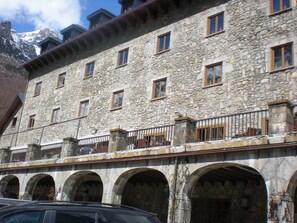 Exterior detail - Parador De Bielsa (Bielsa)
