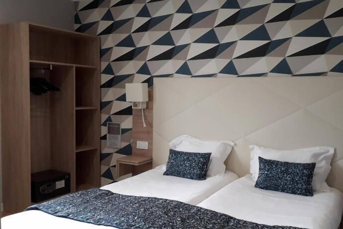 16 bedrooms, in-room safe, individually decorated