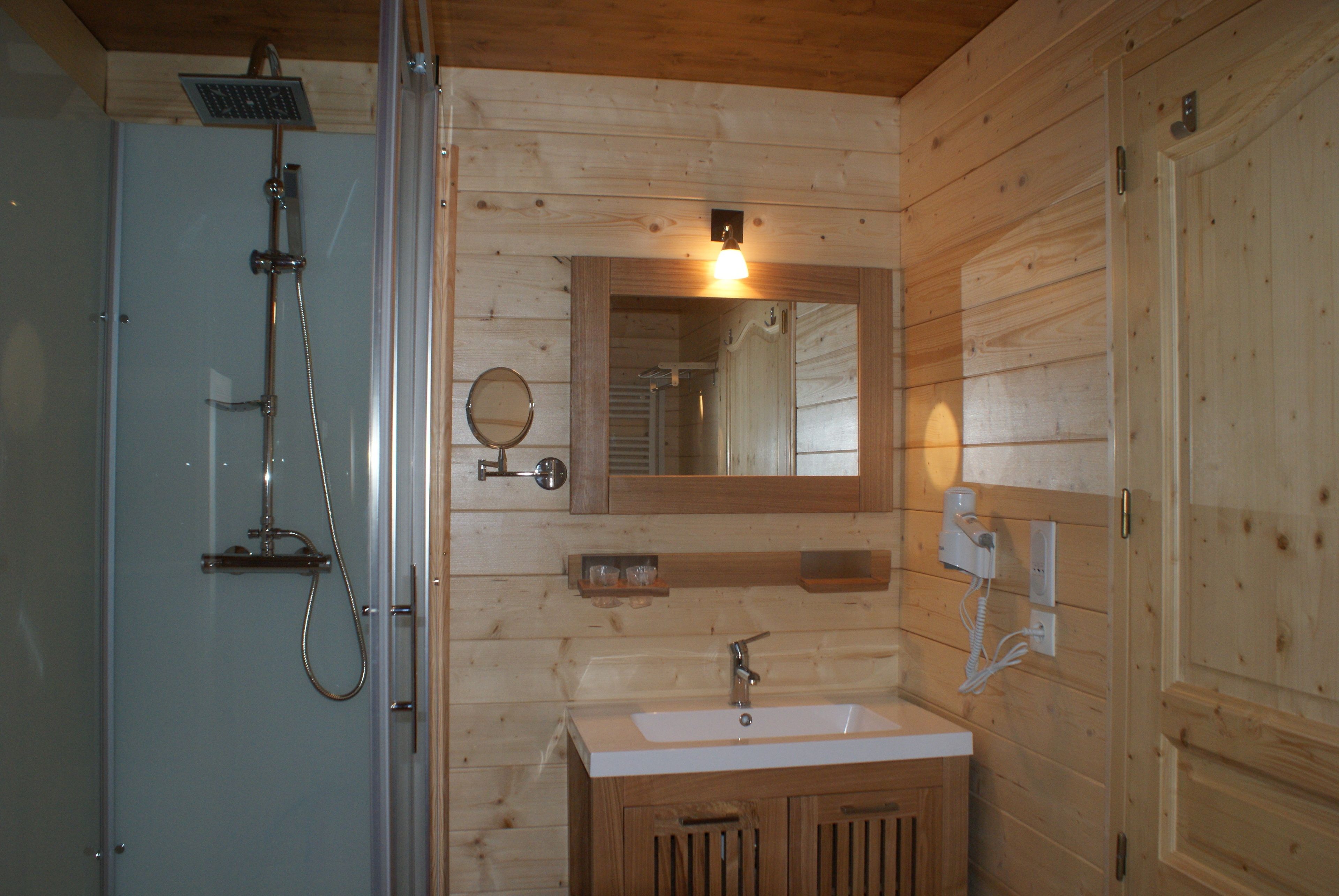 roulotte, 1-2 personnes | bathroom | free toiletries, hair dryer, towels